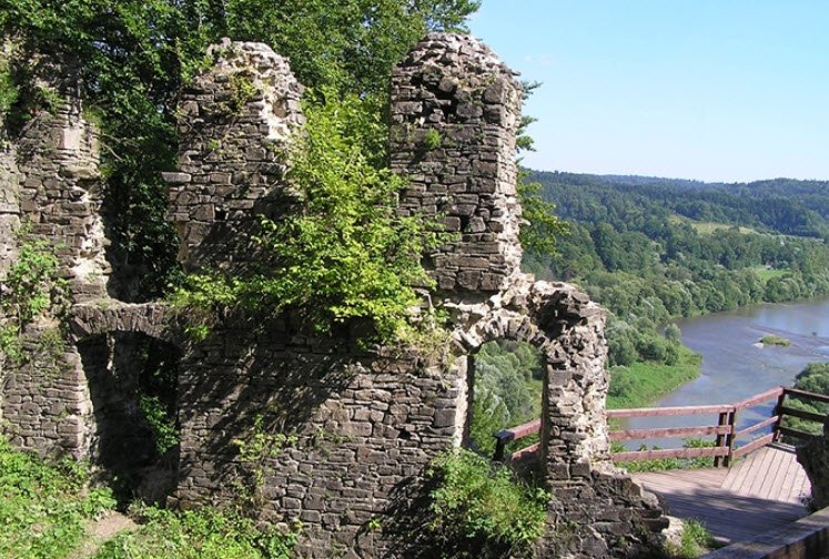 Ruiny Zamku Sobień, Poland